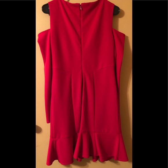 Cold shoulder dress - Picture 2 of 7